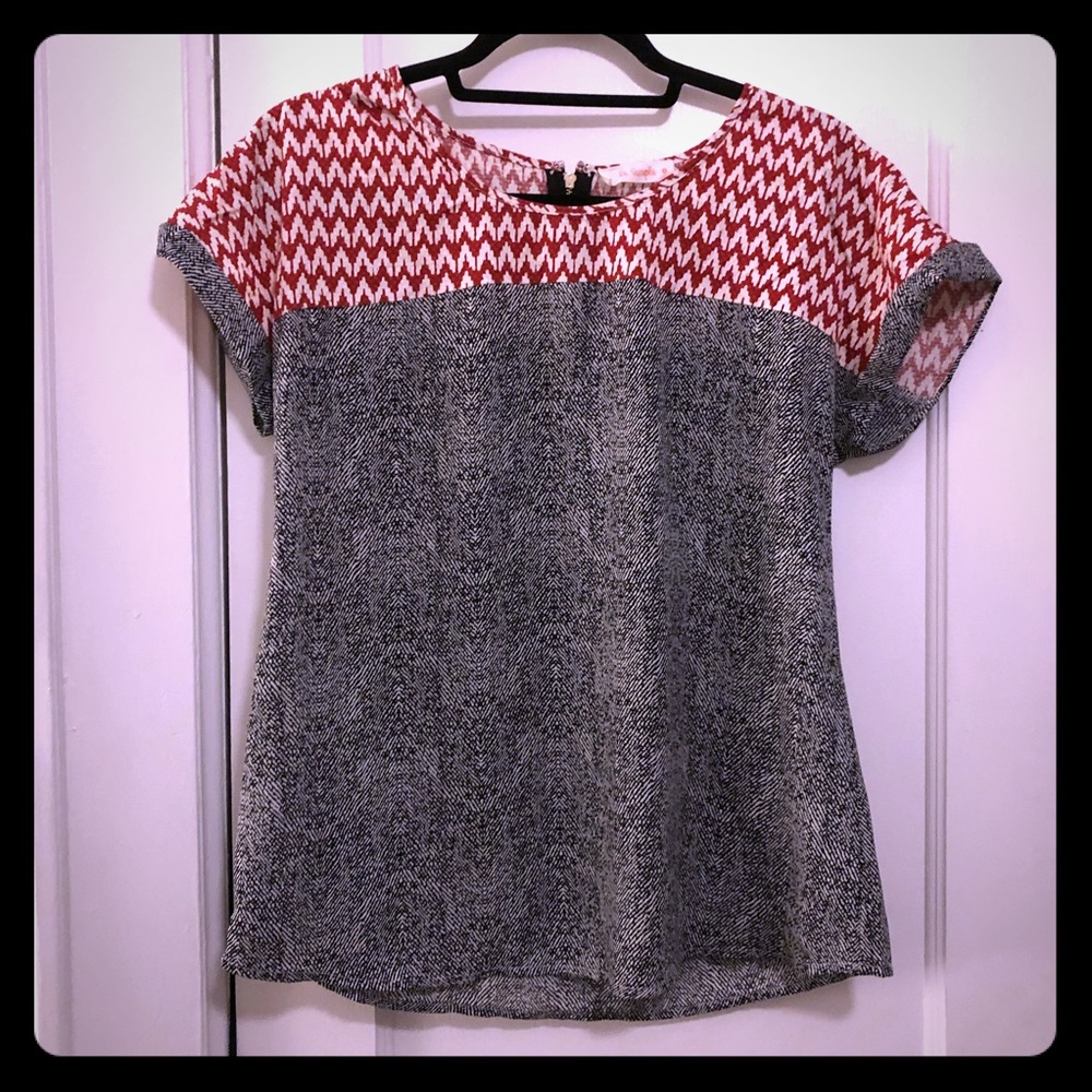 Contrast pattern top